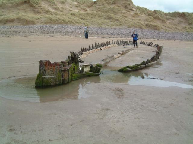 Altes Boot am Rossbeigh Strand