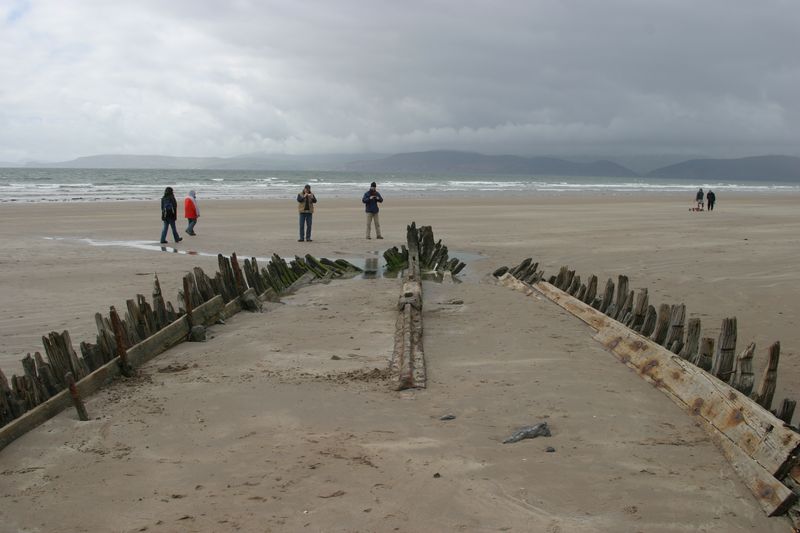 Altes Boot am Rossbeigh Strand