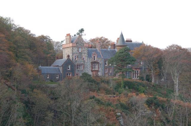 Bescheidenes Anwesen auf der Anhöhe