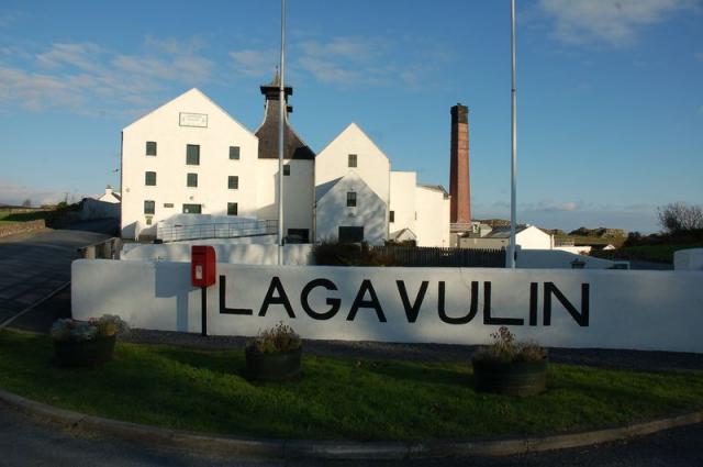 Lagavulin im Sonnenlicht